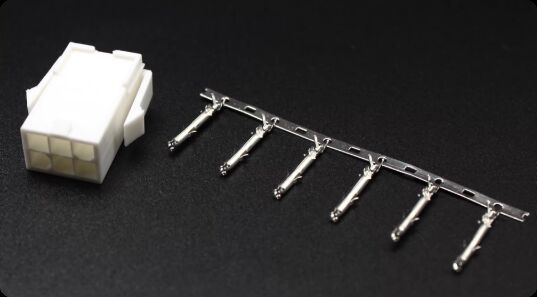 6-pin Servo Motor Connector with Crimp/Solder Termination and 1000V Voltage Rating for Industrial Automation